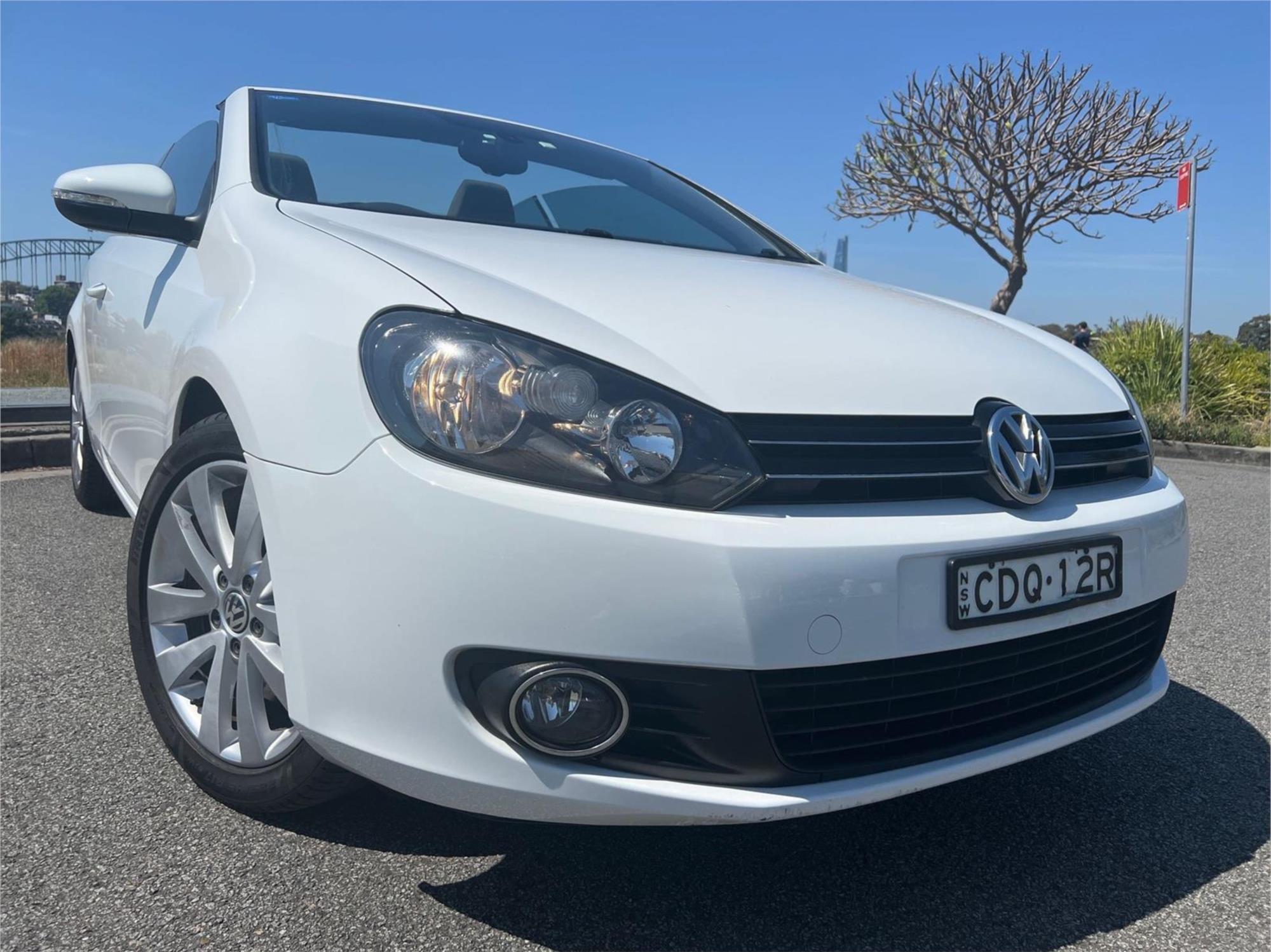 2011 VOLKSWAGEN GOLF 2D CABRIOLET