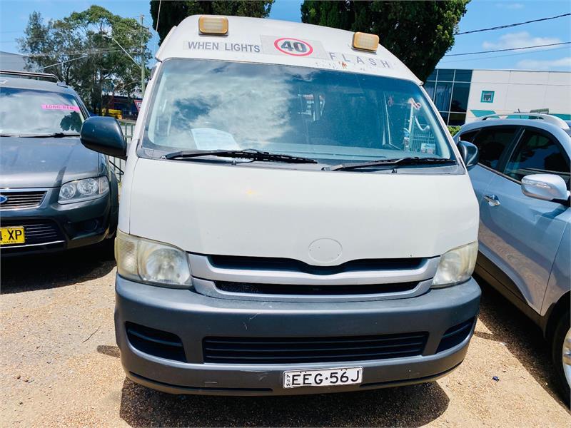 2009 Toyota Hiace Bus