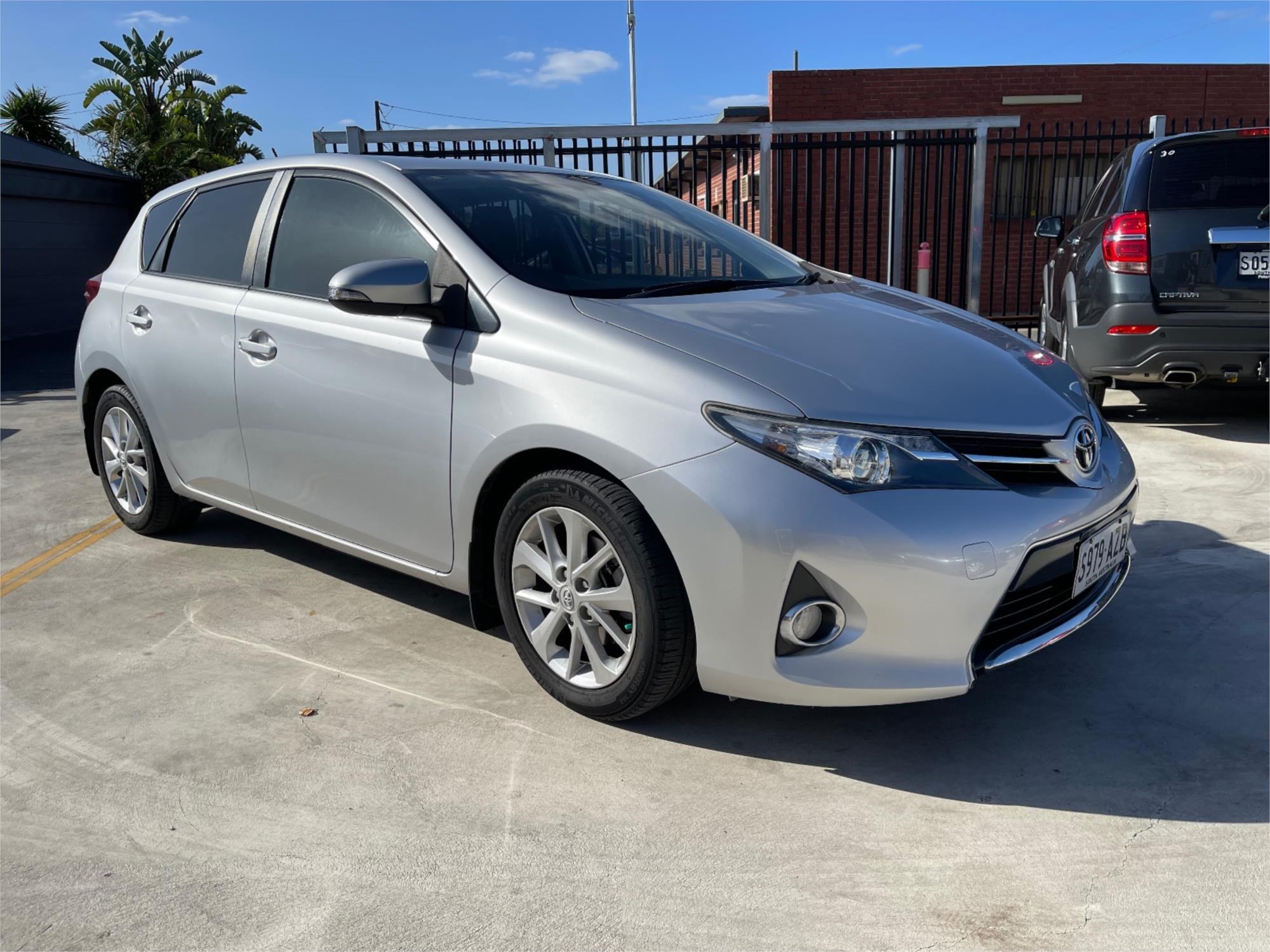 2013 TOYOTA COROLLA 5D HATCHBACK