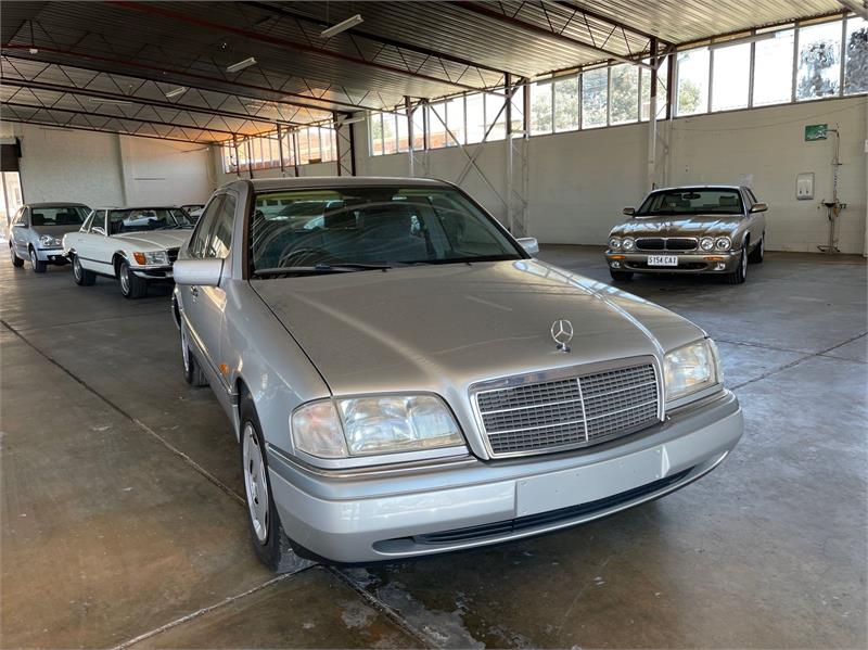 1994 MERCEDES-BENZ C250 4D SEDAN