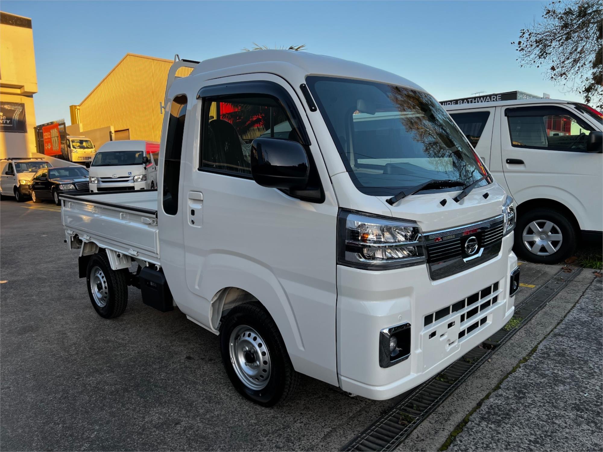 2024 Daihatsu Hi-Jet 