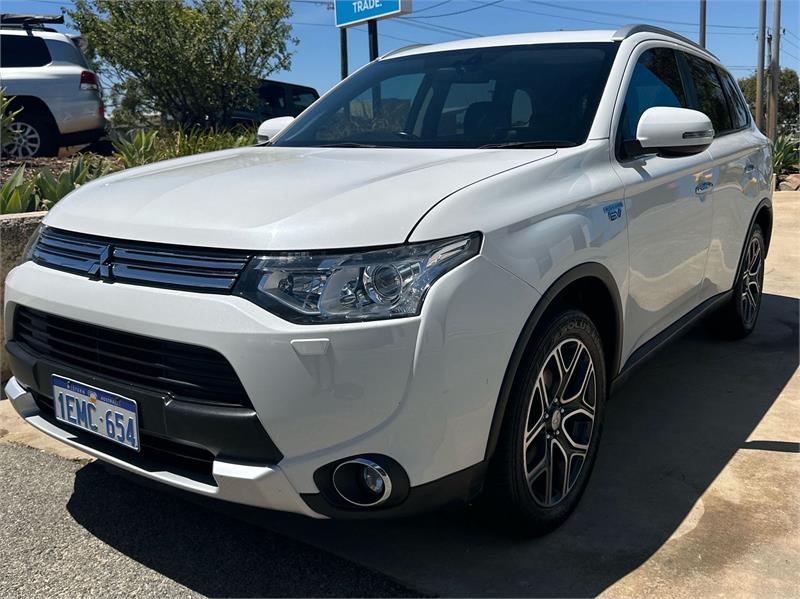 2014 MITSUBISHI OUTLANDER 4D WAGON