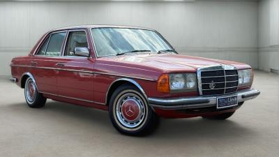 1977 Mercedes-Benz 280E IN AUCTION AT LLOYDS Sedan Saloon A Saloon for sale in Carrara