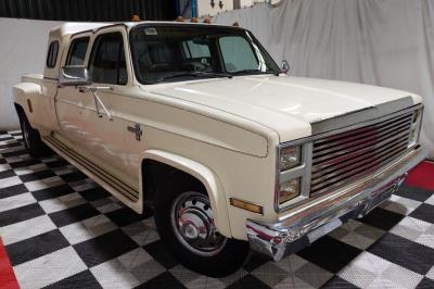 1987 Chevrolet Silverado IN AUCTION AT LLOYDS Dual Cab Utility for sale in Carrara
